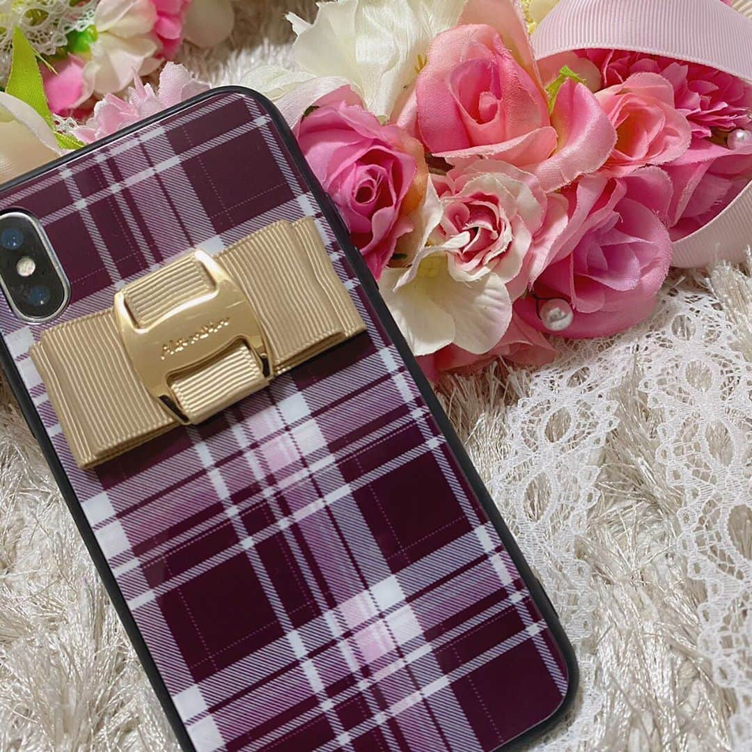 松村芽久未さんのインスタグラム写真 - (松村芽久未Instagram)「﻿ ﻿ iPhone case📱💜﻿ ﻿ 全く持ってない色味とデザインを選択！！﻿ 気分やその日の服装に合わせて最近は﻿ ケースを変えてて、変えるだけで気分もあがる♡﻿ ﻿ ﻿ MAX50%OFFのAUTUMN SALE 開催中で﻿ 10/17 19:00〜 10/25 23:59までだそうです😌﻿ 詳しくは(@alamain2018)にて♬﻿ ﻿ ﻿ ﻿ #alamain#アラメイン#iPhoneケース　　　　　　　　　#iPhonecase #ハンドメイド #ハンドメイド作品﻿ #ハンドメイド作家 #ハンドメイド雑貨﻿ #プチプラ#ファッション﻿ ﻿ ﻿ ﻿」10月18日 16時13分 - m.egu0626