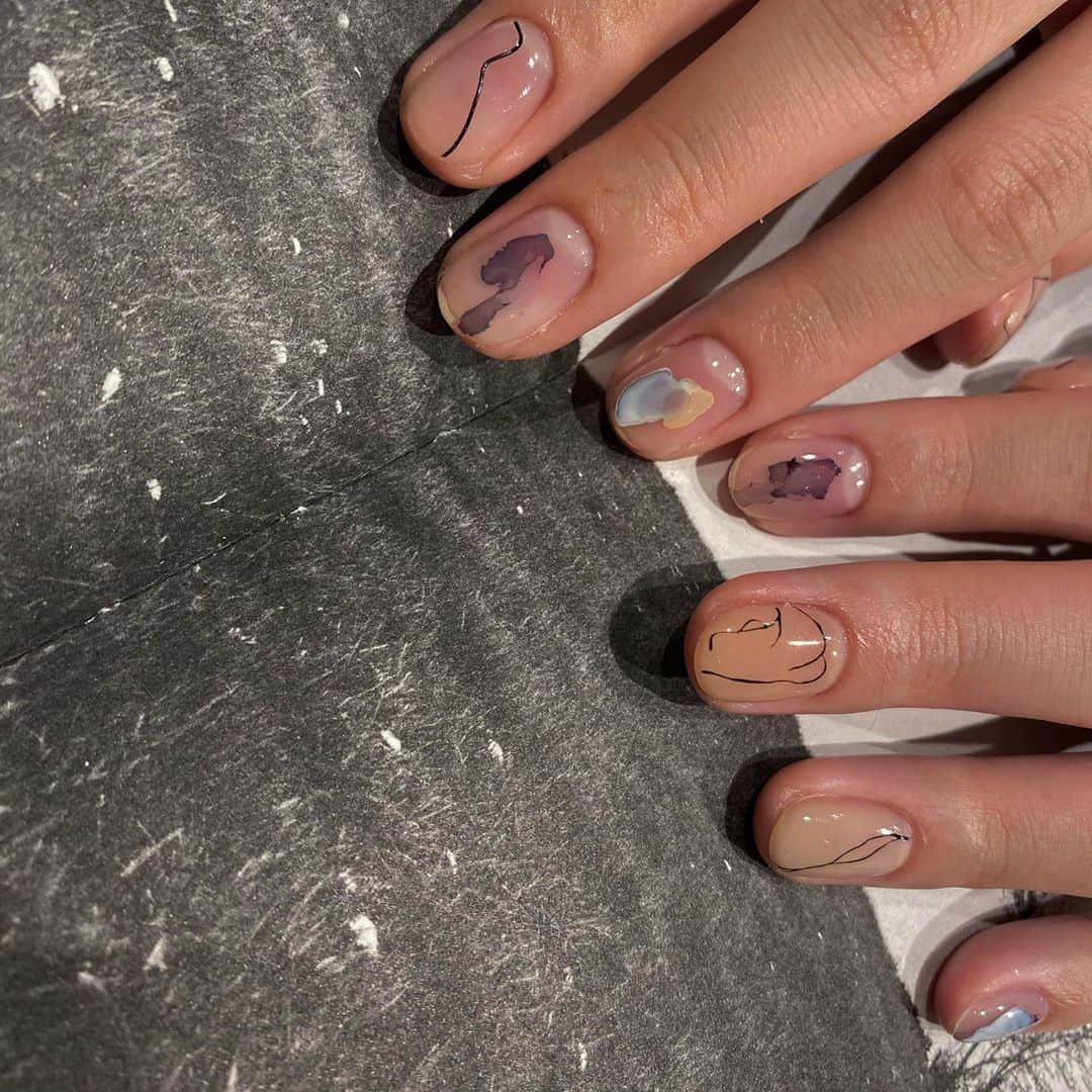 水野里砂のインスタグラム：「イベント前に @kotoka_izumi に施したnail🤲 このdesignのネイルチップも販売してます✨  #riririart」