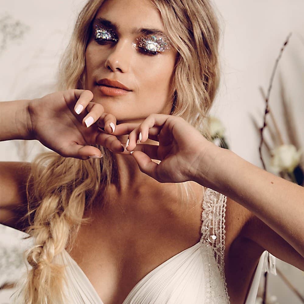 のインスタグラム：「Step back into another era in this truly special vintage piece. Feel darling in its hand-embroidered silk and beading details that will elevate you to a state of pure bliss.✨  Buy now by clicking on the link in our bio 😘 ALL proceeds from our vintage collection will be going to the incredible charity @theunlimited_child!  Sign up for our newsletter for more info about @theunlimited_child or our vintage collection.💖  #weddingdress #weddingdressinspiration #weddinggown #weddinggowndesigner #bridalcouture #CDbride #cdloves #catherinedeanebride #catherinedeane #celebration #vintage #childrenscharity #charity #fundraiser #sustainablefashion #sustainability  CREDITS: Model: Danika Pienaar @danikapienaar from @bossmodelsa @freedommodelsla Photographer: Michael Oliver Love @michaeloliverlove from @herocreativemanagement Set Stylist: Gabi Lee Goetze @glgoetze Hair and Makeup: Alet Viljoen @aletviljoenhairandmakeup from @supernovacm BTS videographer and finish artist: Jean-Pierre Gouws @blnkfoto Creative director, stylist and production: Angelique Jansen van Rensburg @angelique_themermaid」