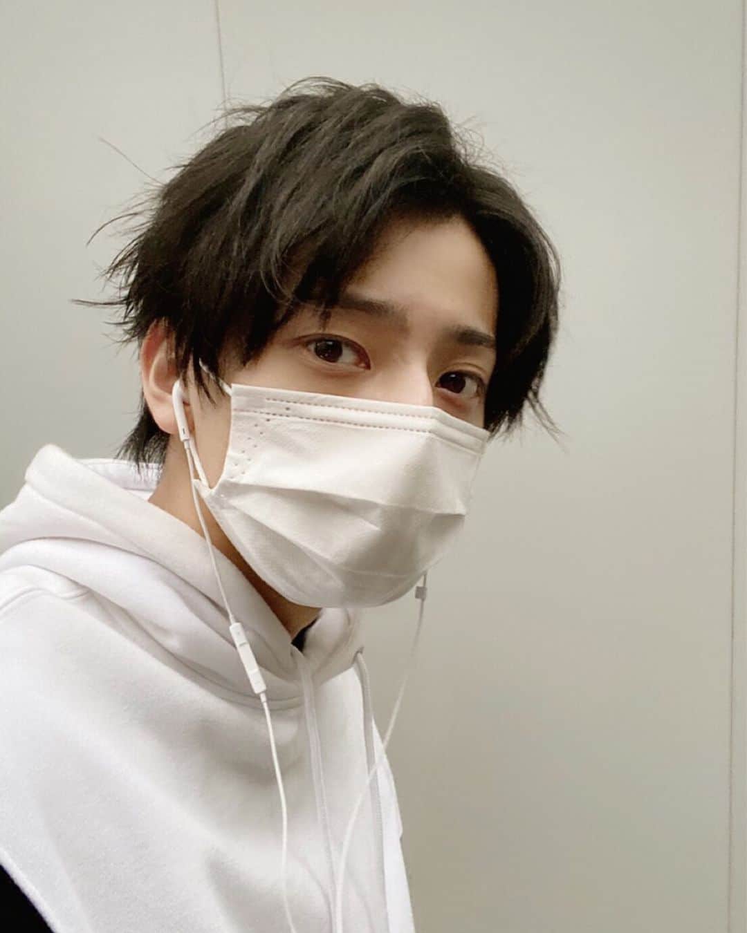 岡田翔大郎のインスタグラム：「この髪型気に入っちゃったかも😲」