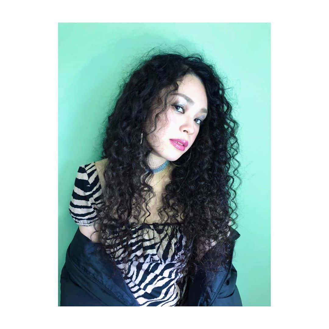 MARINAさんのインスタグラム写真 - (MARINAInstagram)「💚💗💚💗💚 . #model #hairmake #makeup #fashion #curlyhair #photo #portrait #nagoya #懐かしの #お気に入りフォト」10月18日 16時58分 - marina___oki