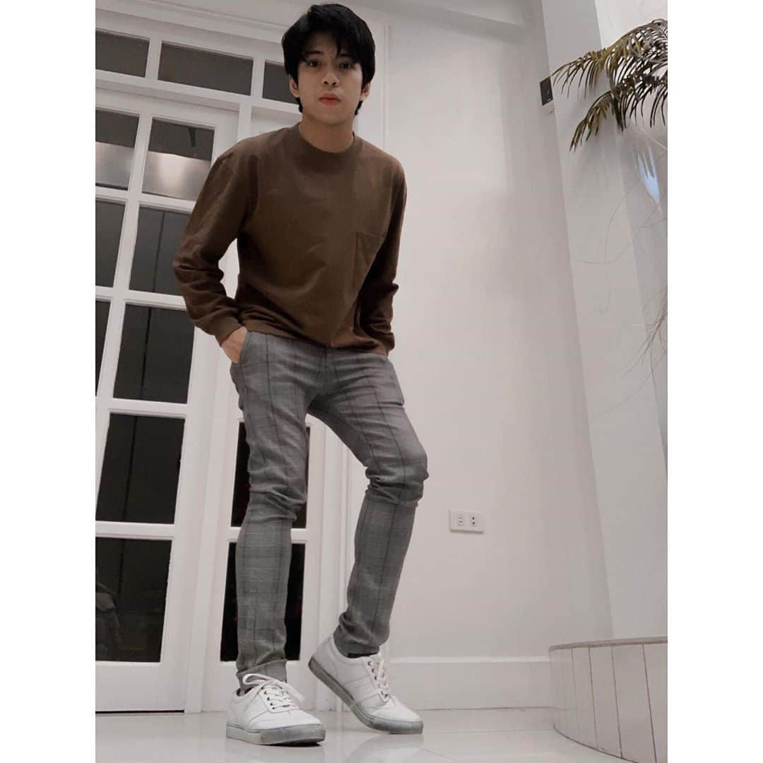 Nash Aguasのインスタグラム：「Shoes from @figliauomo 👟😬」