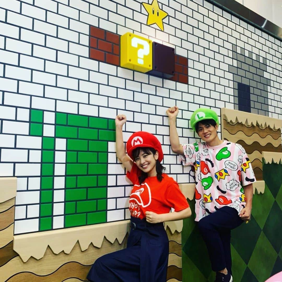 上重聡のインスタグラム：「シューイチ！シューWhichのコーナーでUSJロケ🎤河出アナウンサーと私でマリオとルイージに変身！  #シューイチ　#シューWhich #USJ  #マリオ　#ルイージ #河出奈都美　#上重聡」
