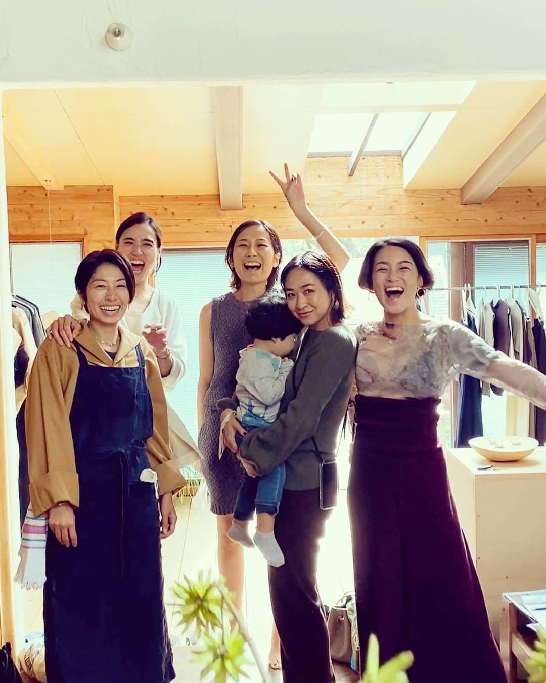 桃生亜希子さんのインスタグラム写真 - (桃生亜希子Instagram)「archi @archi_insta 展示会。 行ってきたよ。 今日も、ほっこり。 お友達の家に遊びに来たかのような、リラックス感。 　素敵な時間をありがとう。 #かわいかった　#大爆笑　#archi #exhibition  #dress #fun」10月18日 17時24分 - pinokosugar