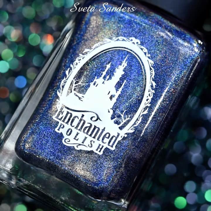 Sveta Sandersのインスタグラム：「#EnchantedPolish Lake View Cabin by @enchantedpolish from the new Autumn collection😻💙」