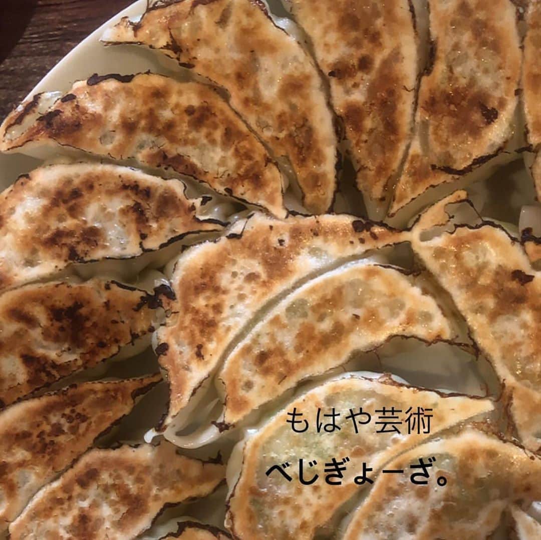 なーみさんのインスタグラム写真 - (なーみInstagram)「🌱 プラントベースごはん🍚 。 作り出すと楽しいもんね👩🏽‍🍳 #テンペ　が最近お気に入り🥰 ぎゅっとした納豆みたいなやつで 味絡みもよく扱いやすい👍 他にも　#大豆ミート　や水切り豆腐など つまみ🍺になるもん作る天才か😇 。 ハイライトにも残してあるから雰囲気だけ参考に♡ レシピは適当すぎて無いよ👐🏾 。 。 #ヴィーガン#ヴィーガンレシピ #菜食#ベジタリアン#プラントベース#おうちごはん#ナミごはん」10月18日 17時39分 - nnnamiiii