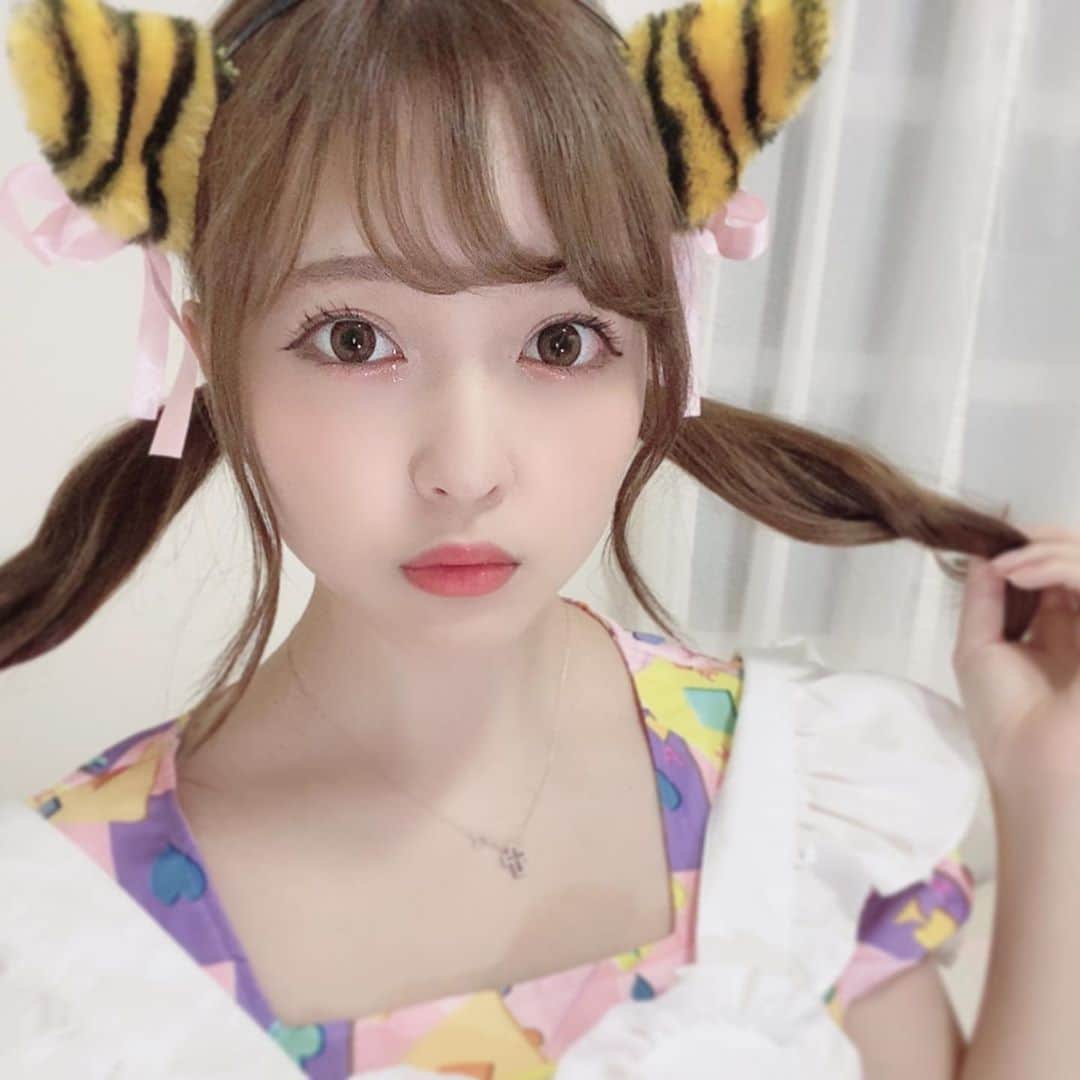 のインスタグラム：「今日のコスプレはラムちゃん×メイド ⋆͛🐯⋆͛🤍   #ハロウィン#ハロウィンコスプレ#コスプレ#ラムちゃん#ラムコスプレ#メイド#Halloween#halloweencostume #halloween🎃  #instagood #instalike #instagram #japanesegirl #gravure#photography #flowers #fff #셀카#뷰티스타그램#셀카그램#좋아요#팔로우 #粉我」