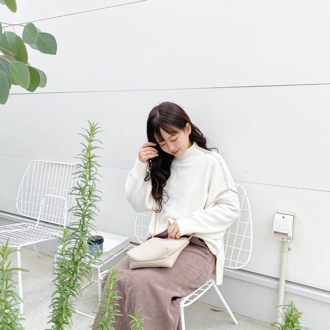 のインスタグラム：「ㅤㅤㅤㅤㅤㅤㅤㅤㅤㅤㅤㅤㅤ ㅤㅤㅤㅤㅤㅤㅤㅤㅤㅤㅤㅤㅤ ㅤㅤㅤㅤㅤㅤㅤㅤㅤㅤㅤㅤㅤ #ootd ㅤㅤㅤㅤㅤㅤㅤㅤㅤㅤㅤㅤㅤ @classicalelf_official のこのニット 肩から袖にかけてのステッチが可愛いし #モックネック で小顔に見せてくれる気がするし 最高ニット🧶❤︎( 笑 ) ㅤㅤㅤㅤㅤㅤㅤㅤㅤㅤㅤㅤㅤ . ㅤㅤㅤㅤㅤㅤㅤㅤㅤㅤㅤㅤㅤ ☑︎ knit : #classicalelf ☑︎ skirt : #moment + ☑︎ bag : #clea ㅤㅤㅤㅤㅤㅤㅤㅤㅤㅤㅤㅤㅤ . ㅤㅤㅤㅤㅤㅤㅤㅤㅤㅤㅤㅤㅤ カフェのことはまた載せます🧸💕 ㅤㅤㅤㅤㅤㅤㅤㅤㅤㅤㅤㅤㅤ ㅤㅤㅤㅤㅤㅤㅤㅤㅤㅤㅤㅤㅤ #クラシカルエルフ#エルフコーデ#ニット#クルーネック#ハイネックニット#秋コーデ#プチプラ#プチプラコーデ ㅤㅤㅤㅤㅤㅤㅤㅤㅤㅤㅤㅤㅤ」