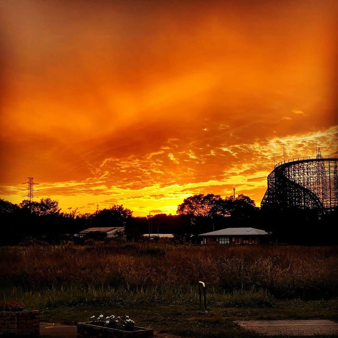 春名風花さんのインスタグラム写真 - (春名風花Instagram)「空が燃えている…！！！  #春名風花 #綺麗 #空」10月18日 18時00分 - harunafuka