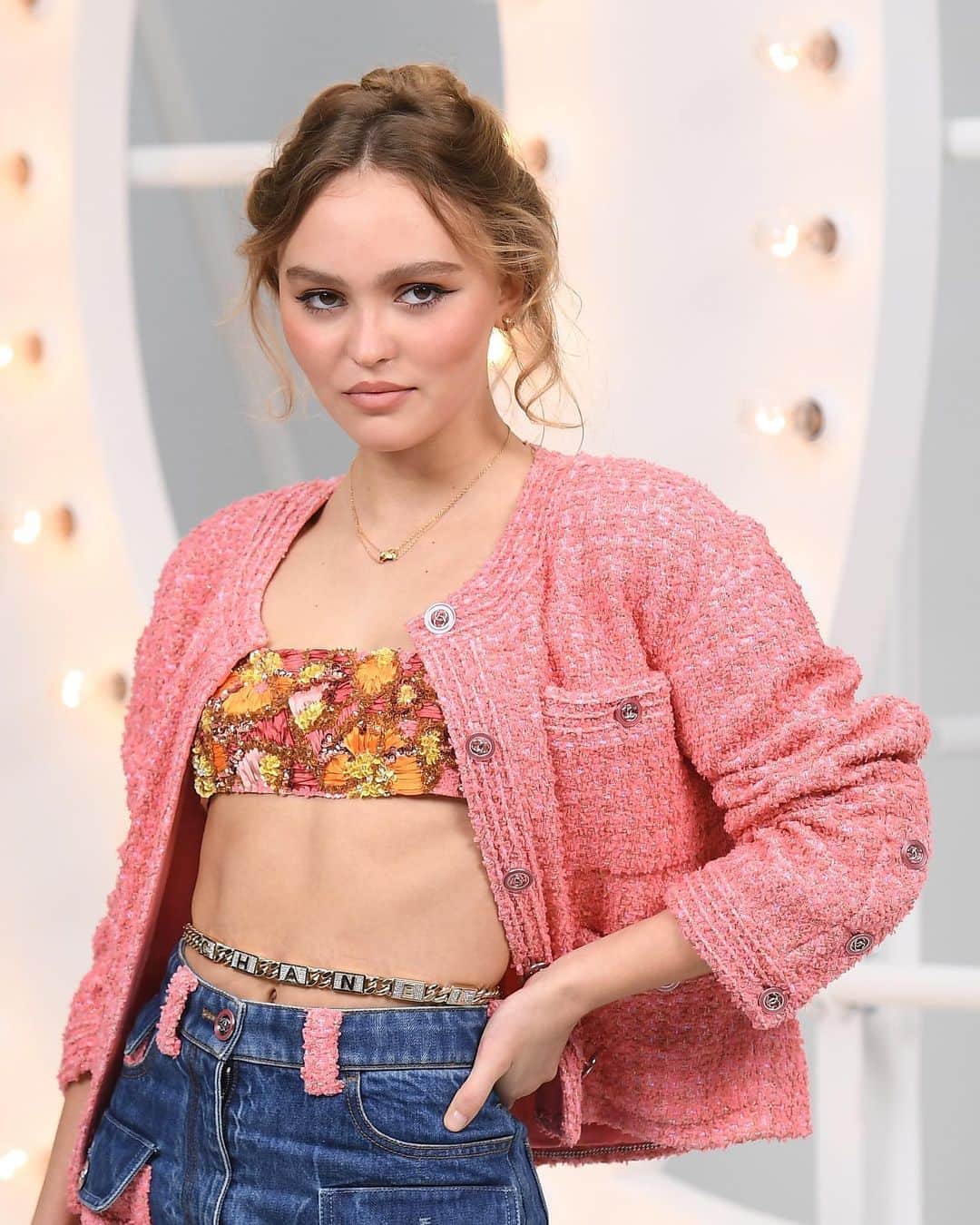 Vogue Australiaさんのインスタグラム写真 - (Vogue AustraliaInstagram)「#LilyRoseDepp is bringing back the belly chain. The model and #Chanel ambassador is campaigning for the nostalgic ’00s accessory to make its return. Would you wear it? Link in bio for more on the trend. 📷 courtesy of @chanelofficial」10月18日 18時03分 - vogueaustralia
