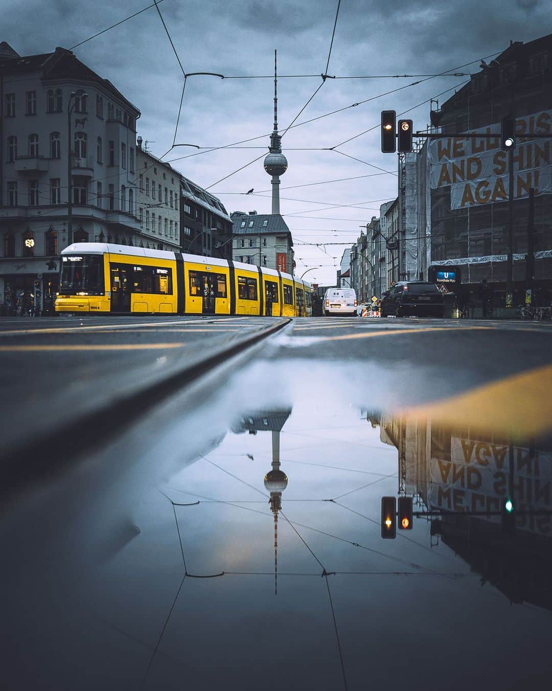 Thomas Kakarekoのインスタグラム：「those rainy fall days  Perfect mood at one of my most favorite photo spots in Berlin. Always looking forward to the glorious fall days and all the photography opportunities that autumn brings. #berlin」