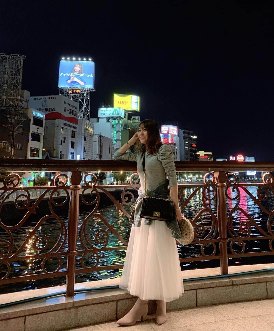 ikuさんのインスタグラム写真 - (ikuInstagram)「こんばんは♡ おつかれさま♡ ・ 昨日は福岡出身、在住の方からのコメントが結構沢山あってびっくりしました～そんなに福岡の方にフォローされてたなんて😍嬉しいです✨ ・ 中洲と天神辺りをブラブラ食べ歩き🐷はぁ～美味しかった💓 買い物もしたかったけど時間足らず～ ブーツはダブスタなんだけど歩きやすく、色もグレージュでどんな色にでもあいそう💕 ・  tops  #ZARA  new✨ boots  @doublestandard_official  new✨ ・ #中洲#天神#福岡グルメ#博多グルメ#プチ旅行#トラベル#旅行#福岡旅行#秋ファッション#コーデ#フェミニン#大人可愛い」10月18日 18時16分 - cheriee515