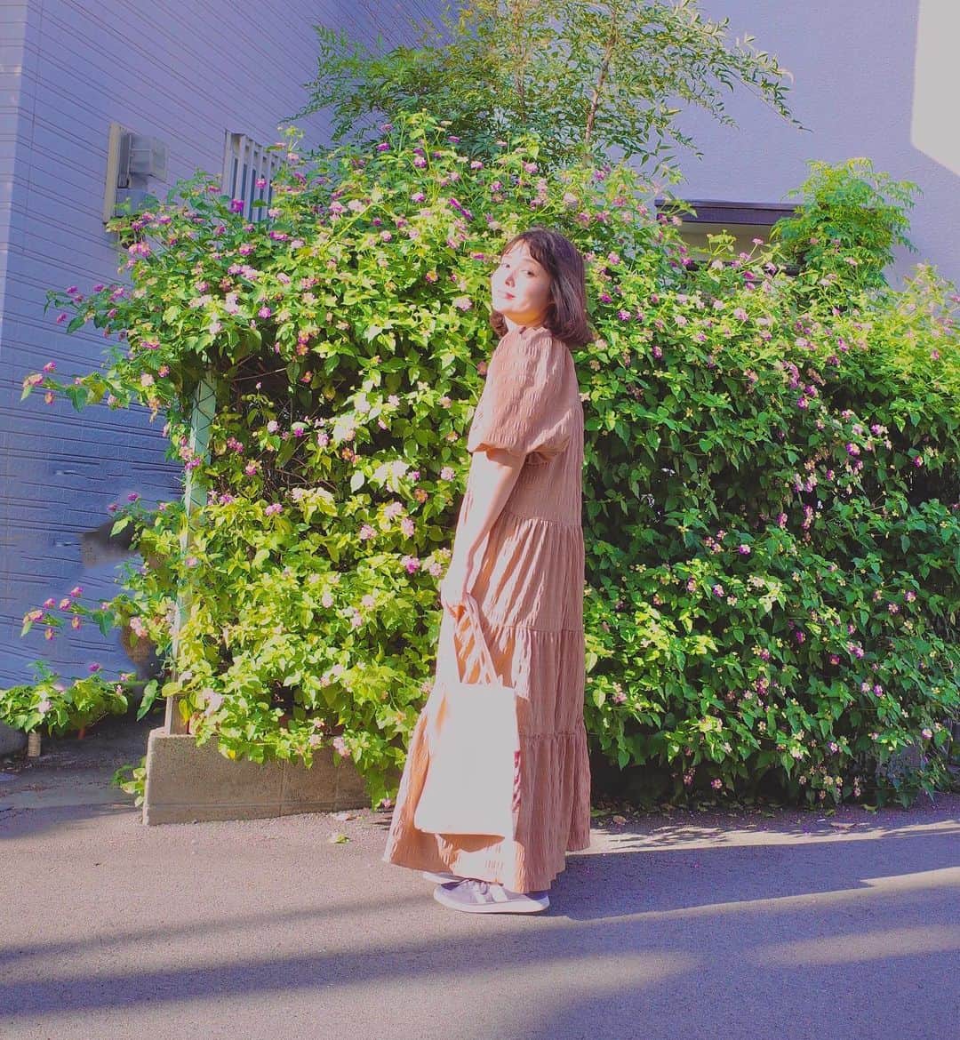 のインスタグラム：「▶︎昨日、あんなに寒かったのに 今日はぽかぽかで幸せでした 🌞 : : 夕方から近所のスーパーまで 散歩して、お買い物へいって チーズをかじりながら遅めの お昼ご飯を作っていました👨🏻‍🍳w : : 間食には乾物かチーズが 良いそうですよ✨ :  : あと、1品たしたいなぁって 思う時にはお豆腐が 👏🏻✨ : : 最近勉強していることを 少しずつ皆さんにもお伝えしていきたい🙈😆🙏🏻💛w : : 今日もお疲れ様でした🌟」