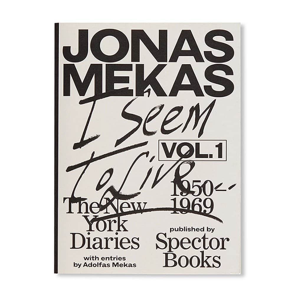 のインスタグラム：「I SEEM TO LIVE - The New York Diaries. vol.1, 1950-1969 by Jonas Mekas ¥5,800(+tax)  リトアニアに生まれのちにアメリカへ亡命した映像作家、詩人、活動家のジョナス・メカス（Jonas Mekas）の作品集。『The New York Diaries』は代表的な文学作品かつ、作者の映画作品と等しく重要な位置付けにある最高傑作とされている。1950年代から1960年代の活動を網羅した第1巻は作者がこの世を去ってから1年後に出版された。1949年にリトアニアを逃れてニューヨークにやってきた作者は弟のアドルファスと一緒に数々の映画を制作した。1954年にメカス兄弟は雑誌『フィルム・カルチャー』を創刊し、1958年から『ヴィレッジ・ヴォイス』紙で作者は週刊コラムの連載を開始した。文章、映画、そして芸術へのたゆまぬ献身によって、アメリカのアヴァンギャルド映画とニューヨークのアートシーンのバロメーターとして認められたのはこの時期のことである。  「ジョナス・メカスは自然児、衰えることのない芸術的なエネルギーの源でした。彼はジャンルを無視し、あらゆる決まり事を破り、お決まりの表現や期待に応えるよりも純粋な表現と実験を常に選びました。彼は私が出会った中で最も人を奮い立たせるアーティストの一人でしたし、今もそれに変わりはありません。詩人におけるカンフーの達人です。ジョナス・メカス万歳！」―ジム・ジャームッシュ  「取り組んできたテーマの幅広さを考えると、その思想、イメージ、物語、書簡の持つ驚くべき重要性に茫然とするしかないでしょう。ここでは時間の重さが具体的なものとして感じられます。メカスの映像作品では、時間は強い存在感を持っているのに、いつの間にか逃げ出して踊り回っているような気がします…この作品集は、一人の人間が生きた生の瞬間を俯瞰するに留まらず、人生そのものを真剣に描いた肖像画でもあると思います。」―コナー・ウィリアムズ（Conor Williams）  We can ship worldwide. Please feel free to contact to us our e-mail. info@sister-tokyo.com  #jonasmekas #twelvebooks #sister_tokyo #artbook #photobook」