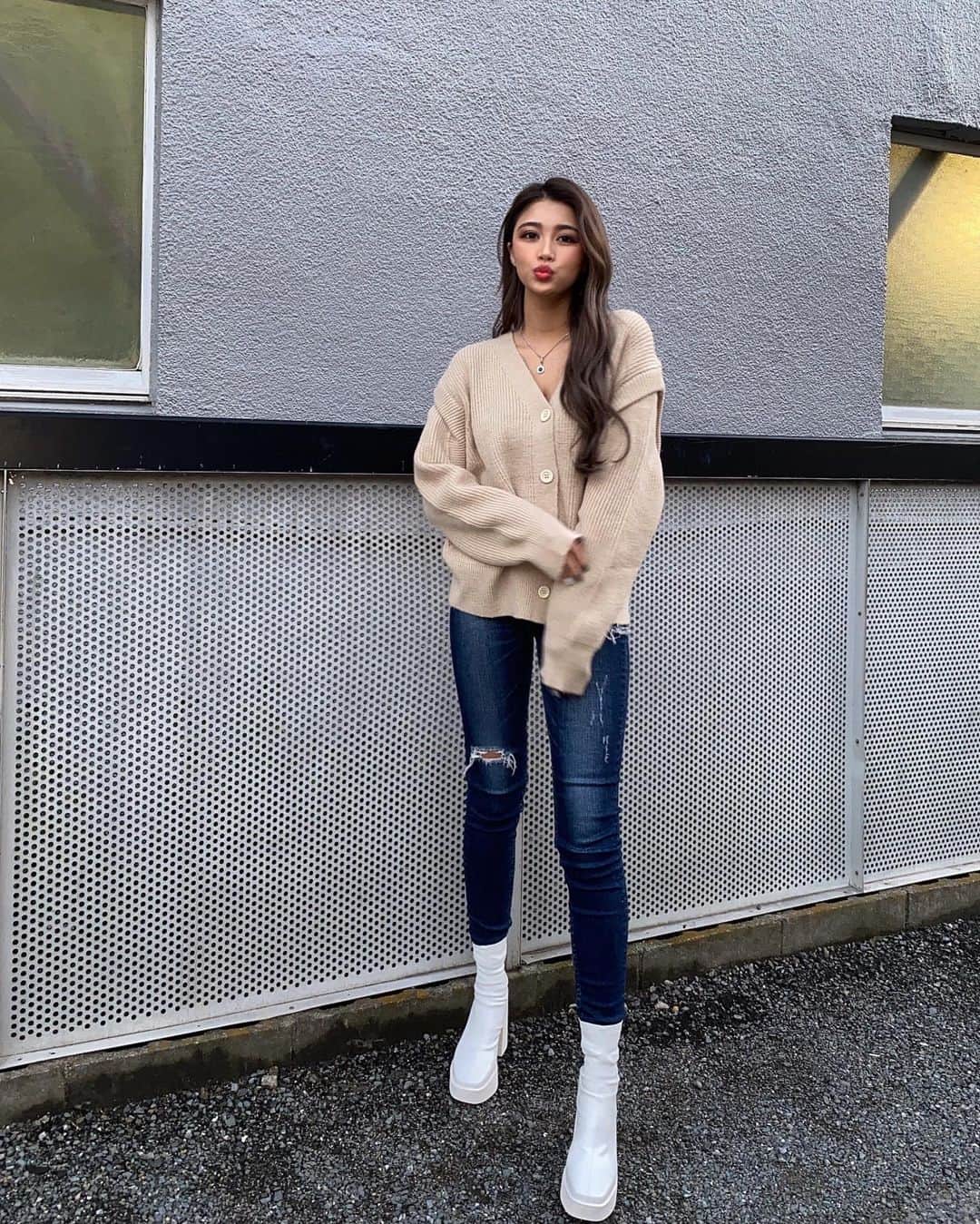 ILYのインスタグラム：「寒いなぁ🥶」