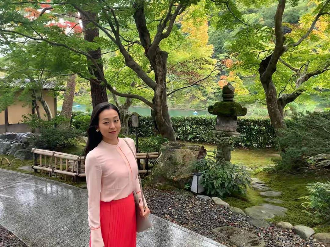 浅田真央さんのインスタグラム写真 - (浅田真央Instagram)「エアウィーヴさんの撮影が、翠嵐ラグジュアリーコレクションホテル京都で行われました。 素敵なお花もありがとうございました！」10月18日 18時31分 - maoasada2509