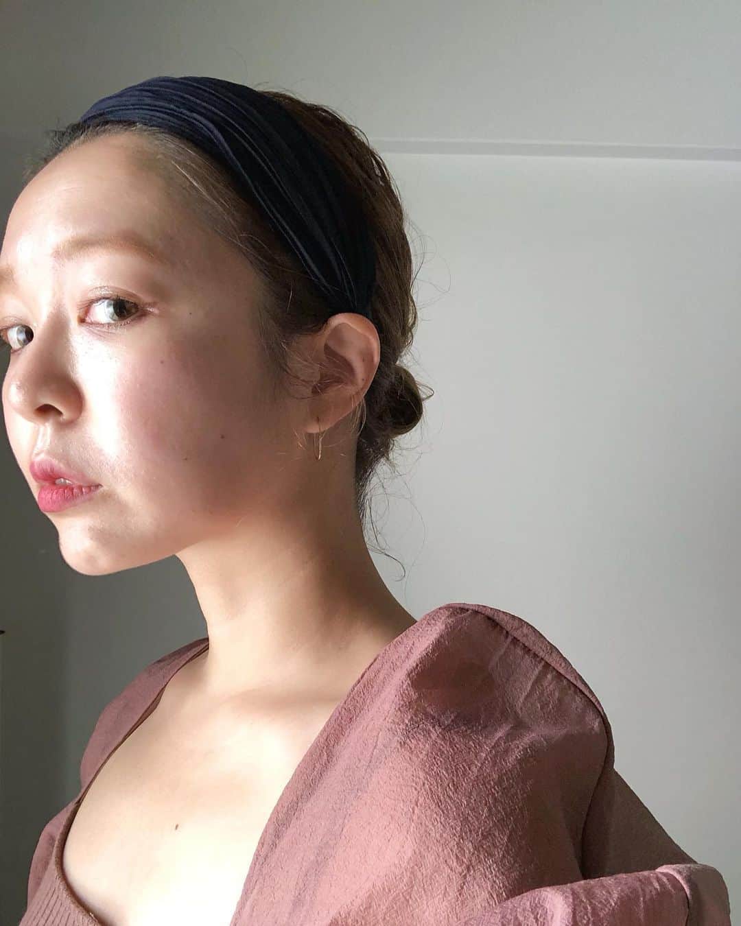 北岡りえのインスタグラム：「来週の友人夫婦の結婚式前にみんな マツゲ来てくれて嬉しい最近です。 私もつけてもらいました　@eyelash_serina ♡  足の親指📦にぶつける前😂  フェイシャルは　@me.nene  @menard_yoshino   大分県2日間楽しみすぎますわくわくわく♡」