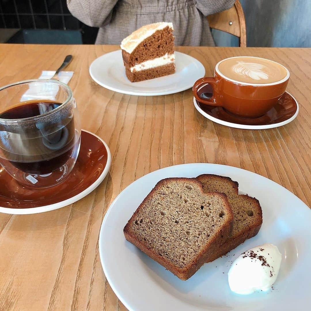 木村ユリヤさんのインスタグラム写真 - (木村ユリヤInstagram)「I'm 17 today☆ so much into cafe,pudding and sweets🍮☕️ 大好きな食べ物に囲まれた誕生日贅沢過ぎる🙈 happyhalloween🕷🎃👻💀  #happybirthday #17 #afternoontea #cafe  #pudding#sweets #halloween #駄菓子大人買い」10月18日 18時34分 - yuliya1018