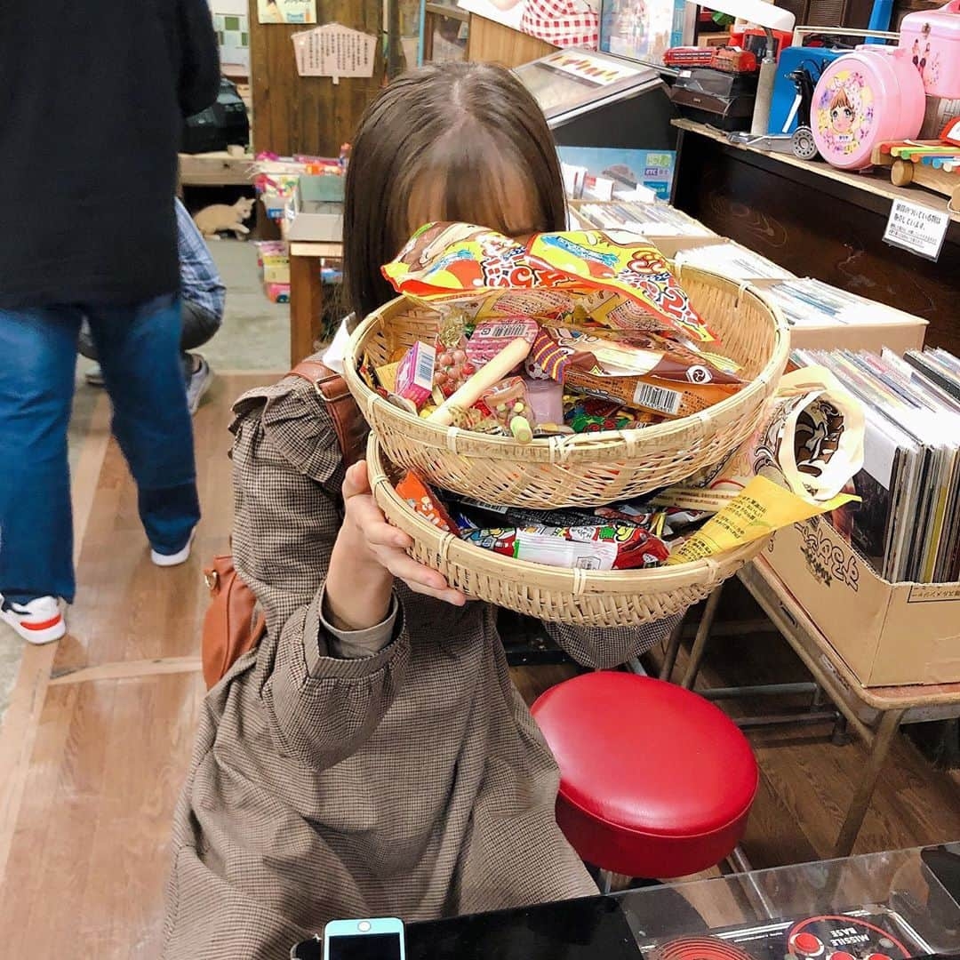 木村ユリヤさんのインスタグラム写真 - (木村ユリヤInstagram)「I'm 17 today☆ so much into cafe,pudding and sweets🍮☕️ 大好きな食べ物に囲まれた誕生日贅沢過ぎる🙈 happyhalloween🕷🎃👻💀  #happybirthday #17 #afternoontea #cafe  #pudding#sweets #halloween #駄菓子大人買い」10月18日 18時34分 - yuliya1018