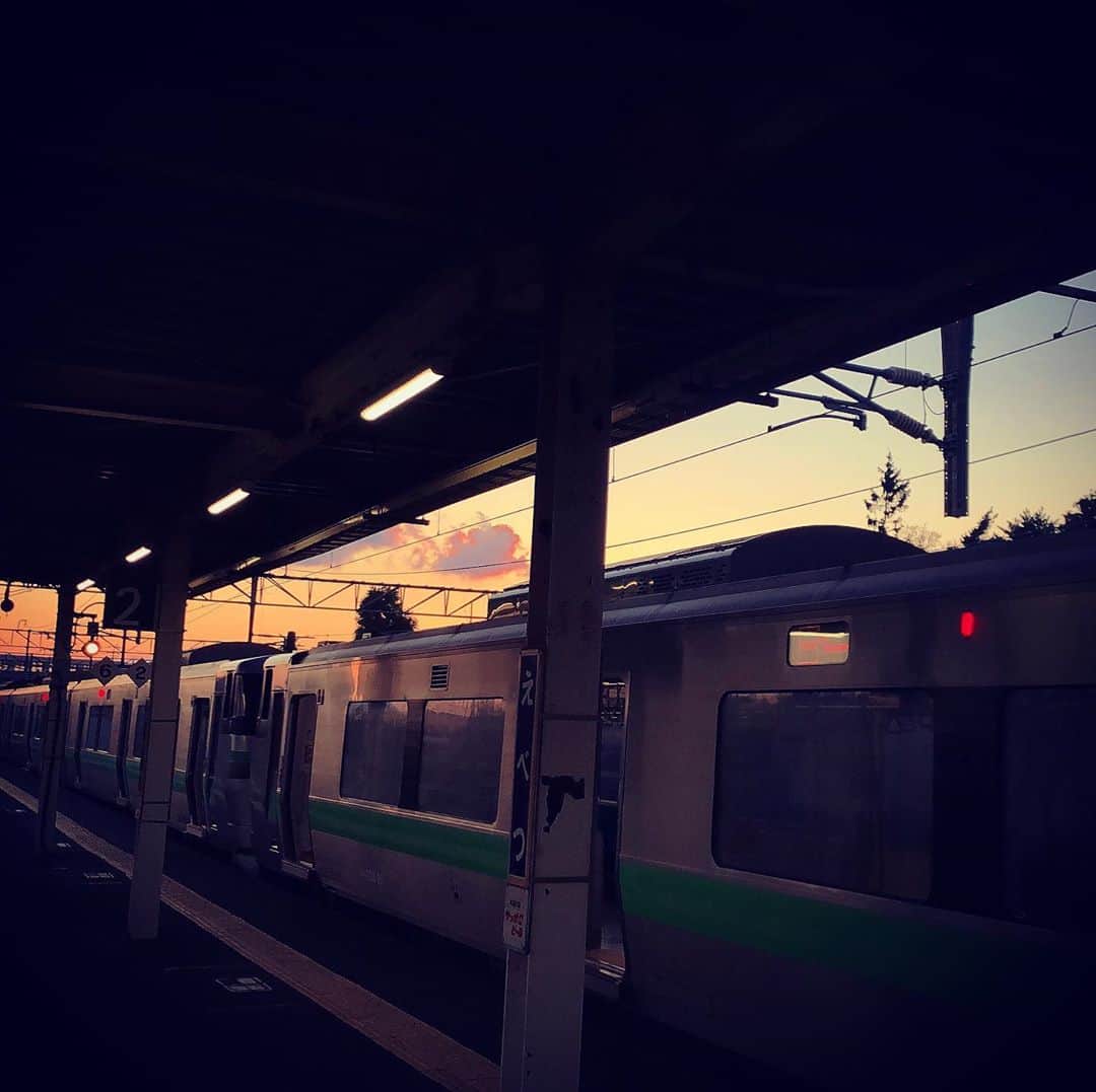 脇田唯さんのインスタグラム写真 - (脇田唯Instagram)「🚃 夕焼けきれいだったにゃー」10月18日 18時34分 - post_yui