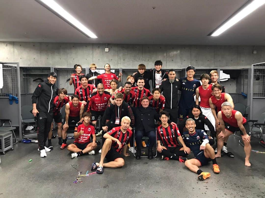 福森晃斗のインスタグラム：「全員で勝ち取った+3⚽️ チームに迷惑ばかりかけてるので、勝ちきれて良かった！  happy birthdayミシャ🎉」