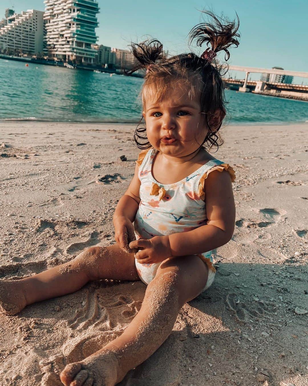 のインスタグラム：「Caption this ❤️」