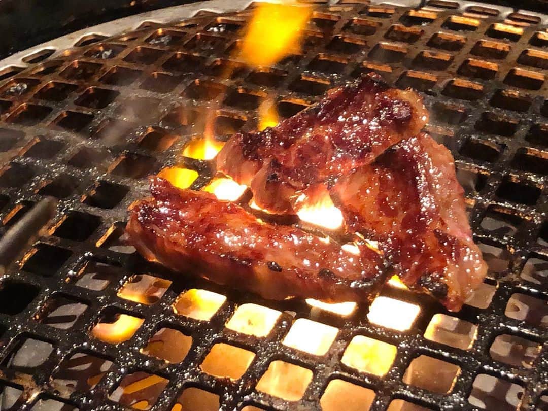 南條早紀のインスタグラム：「肉を撮る才能あるかもしれない🤤❤️ . . ただただ、綺麗に焼肉の撮影ができた！ ので、載せてみた。笑 . . 余談だけど、 最期の晩餐は何がいい？ と聞かれたら、 「焼肉と白米、それからビール！」 . . って、いまの私は答えるかな。 . …さらに余談だけど、#石原さとみ ちゃんは、 「自分で作った味噌汁」って答えてたな…。 理由は自家製のお味噌がとても美味しくて 自分の作るお味噌汁が世界で1番 美味しいと思うから、って。 . 素敵な女性だなぁ(´｀) . . …脱線したけれど、 焼肉は人を幸せにすると思います🥰 . . . #富山県 #富山市 #富山 #toyama #焼肉 #焼肉大好き #大好物 #肉食 #肉食女子 #やきにく #カルビ #肉 #食べ物 #食べ物グラム #食べスタグラム  #富山グルメ #テムジン #鉄木真  #美味しい #おいしい#美味しいご飯  #美味しいもの好きな人と繋がりたい  #撮影 #スマホ撮影  #food #foodpic #foodstagram #love #❤️」