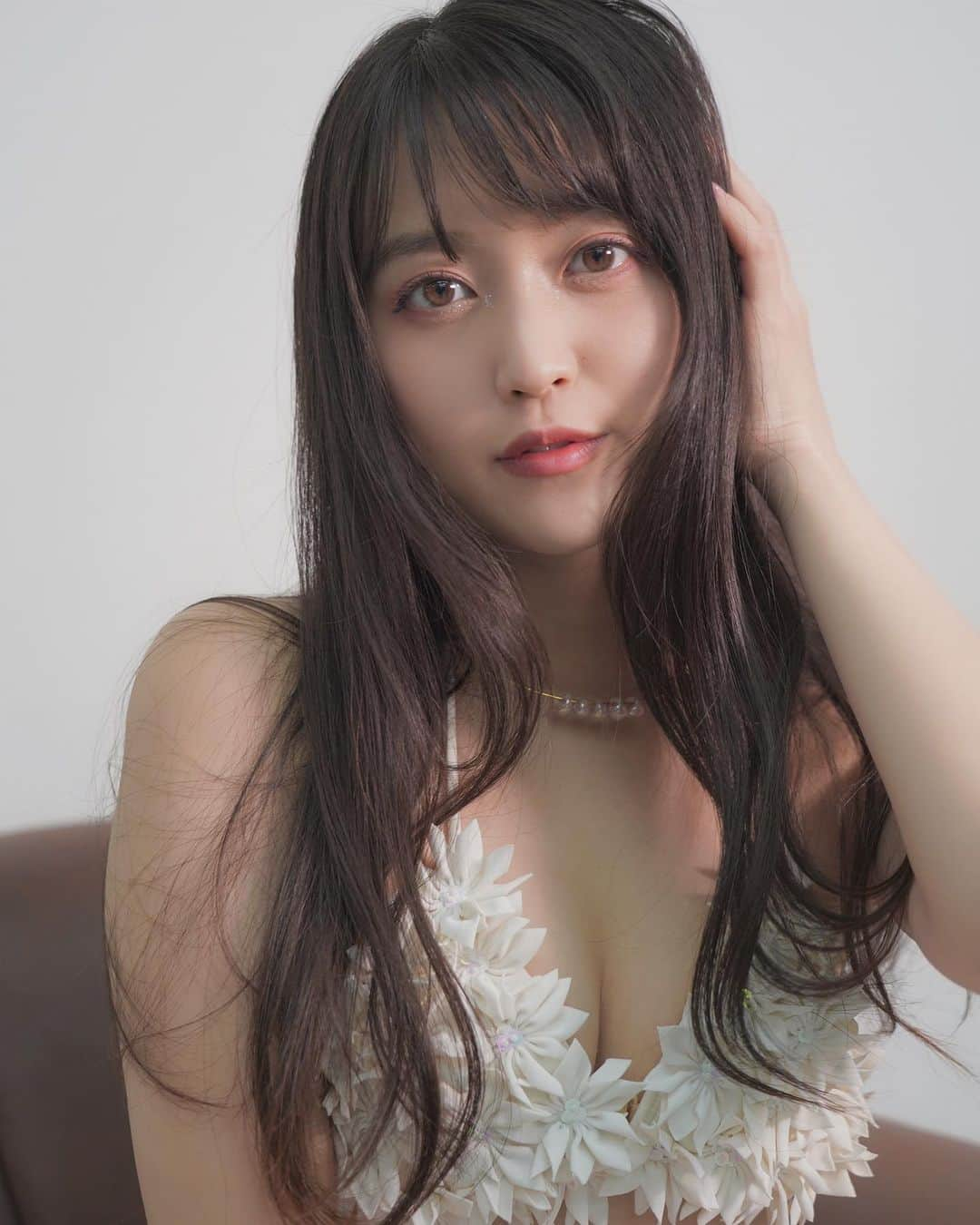 白藤有華（おゆか）さんのインスタグラム写真 - (白藤有華（おゆか）Instagram)「お花🌸水着新しいやつです👙   #Gute Nachat #晩安 #Good night #Buenas noches #Bonne nuit #спокойнойночи #おやすみ #グラビアアイドル #恵比寿マスカッツ #ふわふわ #撮影 #モデル #アイドル　#sexy #tokyo #japan #sexygirl #asian #asianbeauty #japanesegirl #japanesegravure #cute #me #くびれ #おしり #gravureidol #idol #love #likeforlike」10月18日 18時54分 - yuka_shirafuji