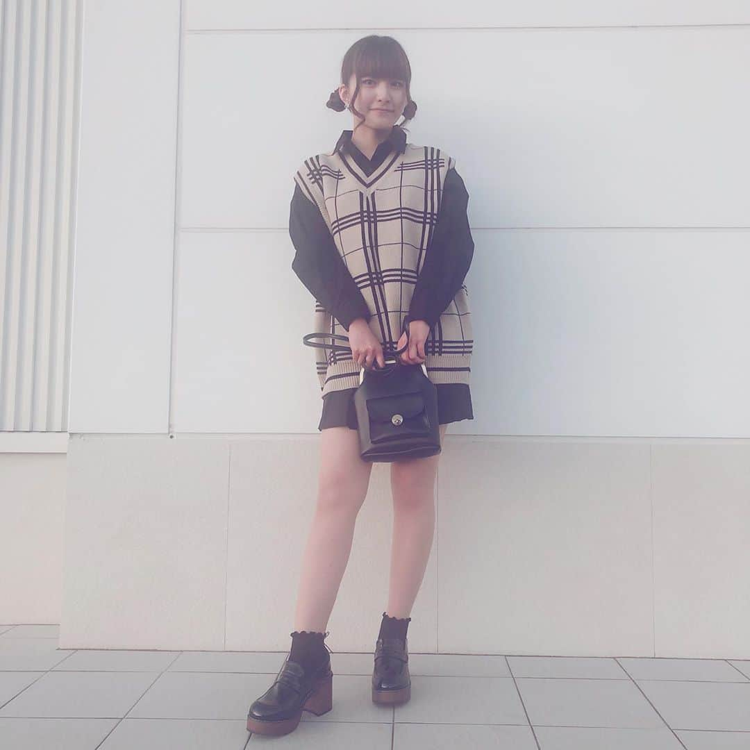 高橋真生のインスタグラム：「秋コーデ🧸🖤 ・ ・ #maucolle #fashion #おしゃれさんと繋がりたい」