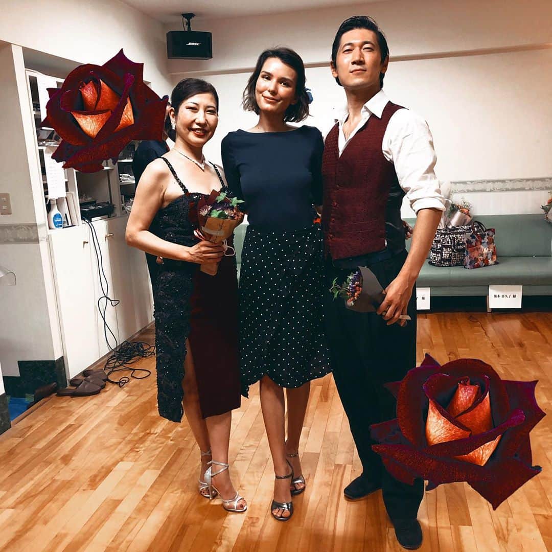 ケリーアンのインスタグラム：「Nori y Rina 🥀 my talented, funny and kind #argentinetango teachers!💃🏻🕺🏻 近日 #アルゼンチンタンゴ 関連のYouTube動画うp予定✨  ⚠️This is the only time we took our masks off.😷👍」