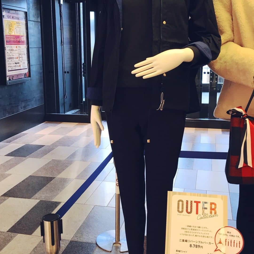 narafamily | ならファミリーさんのインスタグラム写真 - (narafamily | ならファミリーInstagram)「. “アウターコレクション” お気に入りをみつける、 ならファのイチオシアウター . . 3F DoCLASSE . ✨二重織リバーシブルパーカー　¥8,789✨ . 長袖Tシャツ　¥3,289 ミラクルストレッチストレートパンツ　¥4,389 ※表示価格は税込価格です。 ※靴は3F fitfitの商品です🥾 . . 二重織り手法で織り上げた、 美配色で上質素材のフードジャケット。 1枚仕立てのダブルフェイスでシワが気にならず、 軽やかな着心地です。 . . . #outer  #outerwear  #アウター #アウターコーデ  #ならファミリー #ならファ #narafamily #narafa #大和西大寺 #奈良 #autumn #shopping #fashion #おしゃれさんと繋がりたい  #doclasse #ドゥクラッセ  #パーカー #リバーシブルパーカー #パーカーコーデ」10月18日 19時00分 - narafa.jp