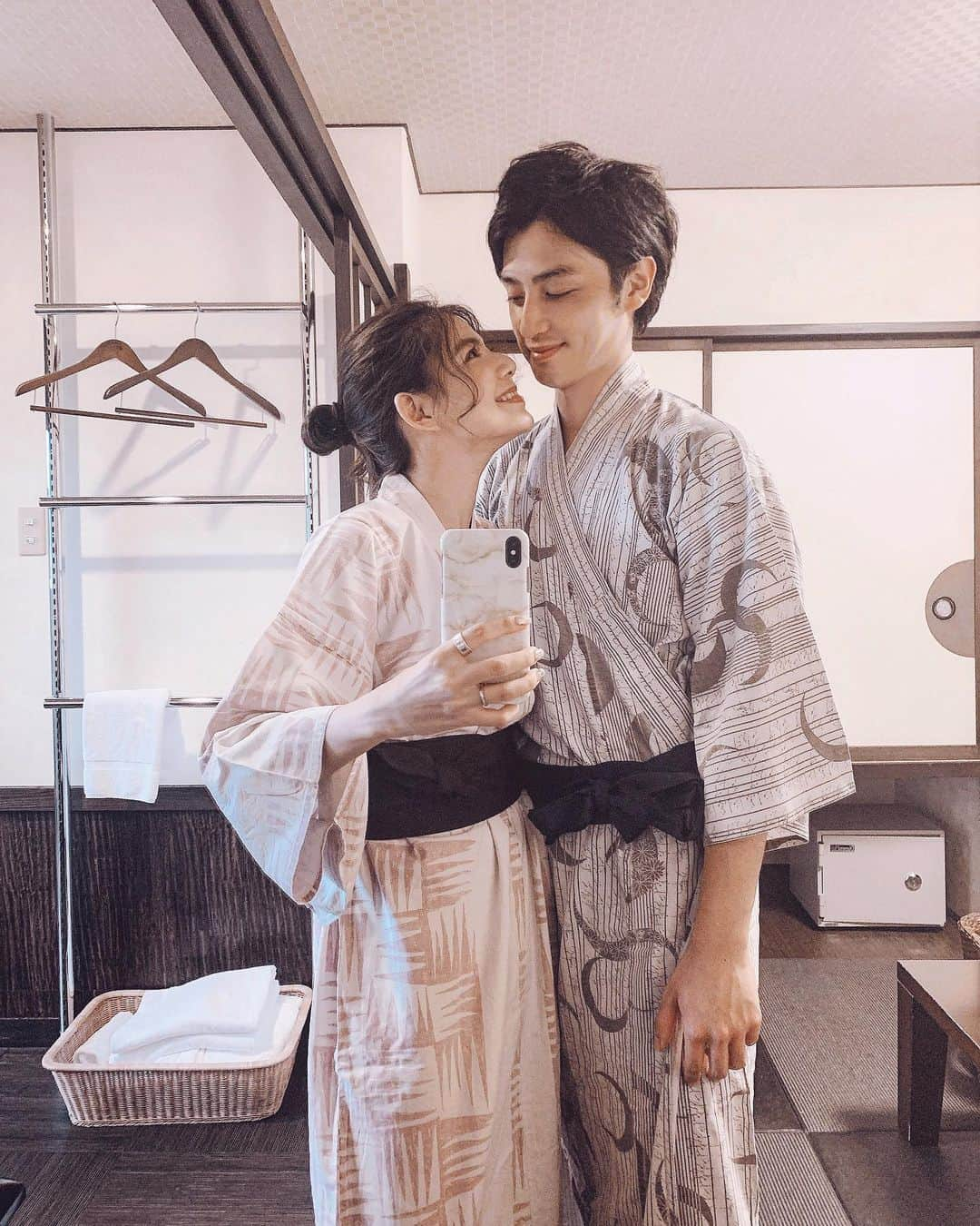 畑有里紗さんのインスタグラム写真 - (畑有里紗Instagram)「伊豆旅行のときの🎞  海外よく一緒に行ってたけど 温泉とかで何もせずゆっくり過ごす旅行もまた違っていいよね！ どっちも好き✈︎♡  @sho_arii.wedding  #夫婦#夫婦旅行#ありーとしょーちゃん#温泉旅行#温泉#浴衣#旅行#旅行好き#夫婦の時間#trip#ariitrip#静岡#伊豆旅行#伊豆#shizuoka#izu#japan#国内旅行」10月18日 19時00分 - arii_m36