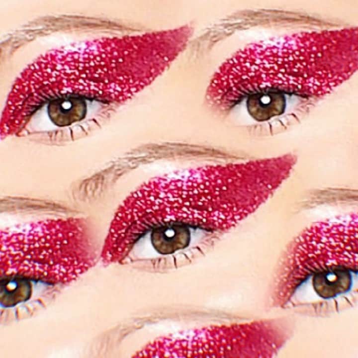 M·A·C Cosmetics UK & Irelandさんのインスタグラム写真 - (M·A·C Cosmetics UK & IrelandInstagram)「Not sure what to look at... the glitter, the gloss or the glow✨ ⁠ ⁠ #HallloweenFromHome in style with this ultra-devilish red eye. ⁠⁠ Share your #MACHalloween selfies with us and you could be featured next!⁠ @_natashabellamy_ ⁠ #MACHalloween #MACEyeshadow #MACEyes #MACPigment #EyeLooks #HalloweenLooks #HalloweenBeauty⁠」10月18日 19時01分 - maccosmeticsuk