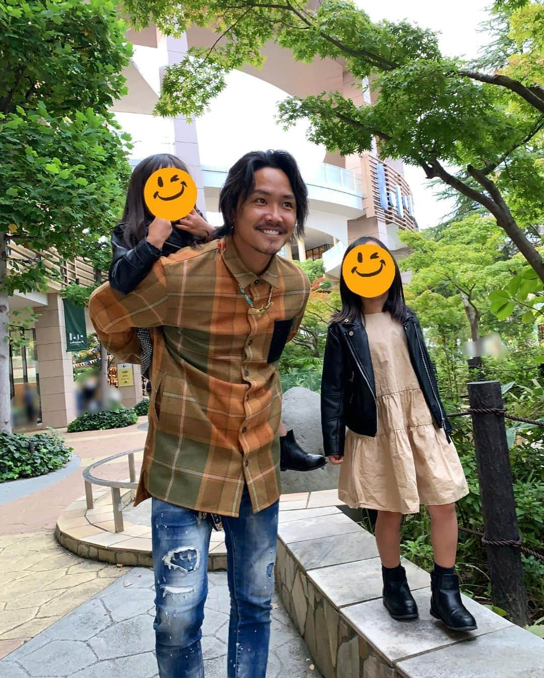 大志（DOWBL）さんのインスタグラム写真 - (大志（DOWBL）Instagram)「長女の欲しい洋服とか全部買ってあげるって約束を果たした^ ^  大喜びな顔見てたら嬉しくて泣きそうになってしまったよw  次は次女とデートの約束しました  幸せ！  #家族 #姉妹 #可愛い  #レジでびっくり #日曜日 #幸せ」10月18日 19時02分 - taishi.s.n