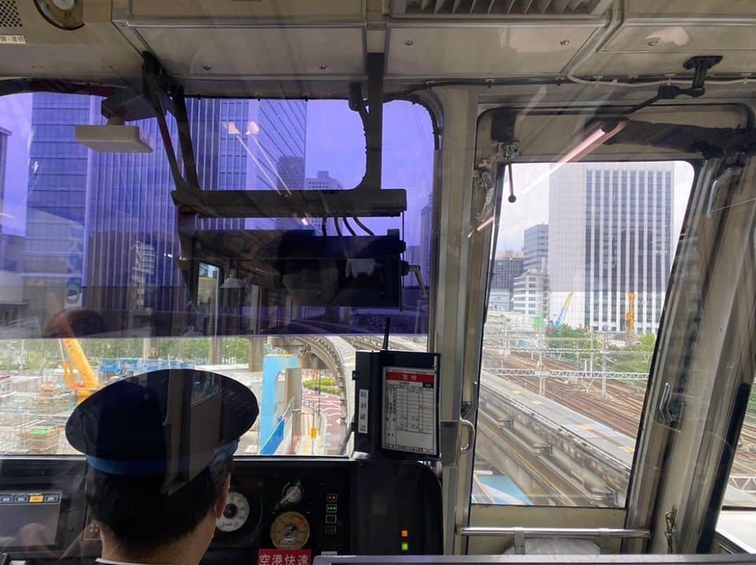 東京観光専門学校さんのインスタグラム写真 - (東京観光専門学校Instagram)「鉄道サービス学科ドリームキャンパス⭐️ 今日はお出かけイベント✨ 京浜急行✖︎東京モノレールを乗り比べし、 羽田空港に行ってきました✈️  普段なかなか行けない場所・路線に乗れるのも オープンキャンパスの醍醐味☺️  たくさんの高校2年生の方にご参加いただきました🙌  今からたくさん鉄道の知識をつけていきましょう📢  次回の高2必見ドリームキャンパスは11/22（日） 「様々な交通業界のお仕事大研究！〜鉄道・バス業界でカツヤクする先輩たちのお話を聞こう！〜」  先輩たちの今を聞いてみよう✨ どうしてTOKANを選んだの？ お仕事で大変なことは？ などなど、いろいろ聞けるチャンス⭐️  あなたの夢や進路の後押しになること間違いなし。 ご予約はお早めに🤓 #東京観光専門学校　#オープンキャンパス　#ドリームキャンパス　#高校生　#高2 #鉄道業界　#鉄道企業　#運転士　#駅員　#東京モノレール　#京浜急行　#鉄道学生　#高校3年生も今から間に合う」10月18日 19時03分 - tokan_1967