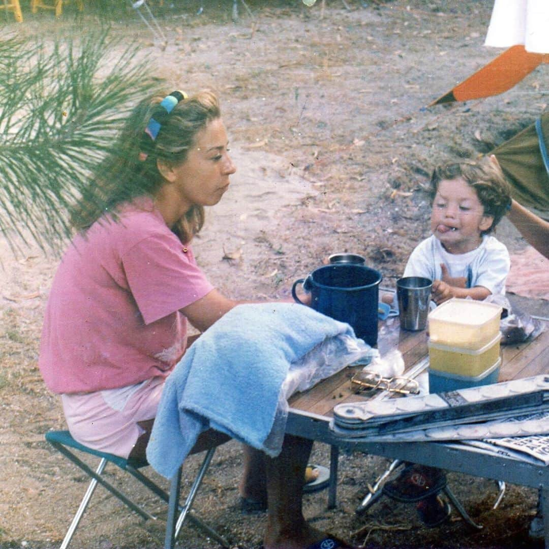 アレハンドロ・ゴメスさんのインスタグラム写真 - (アレハンドロ・ゴメスInstagram)「Feliz día de la madre en argentina ! Les mando un beso grande a todas , que pasen un excelente día @linda.raff MONICA ❤️😍」10月18日 19時05分 - papugomez_official