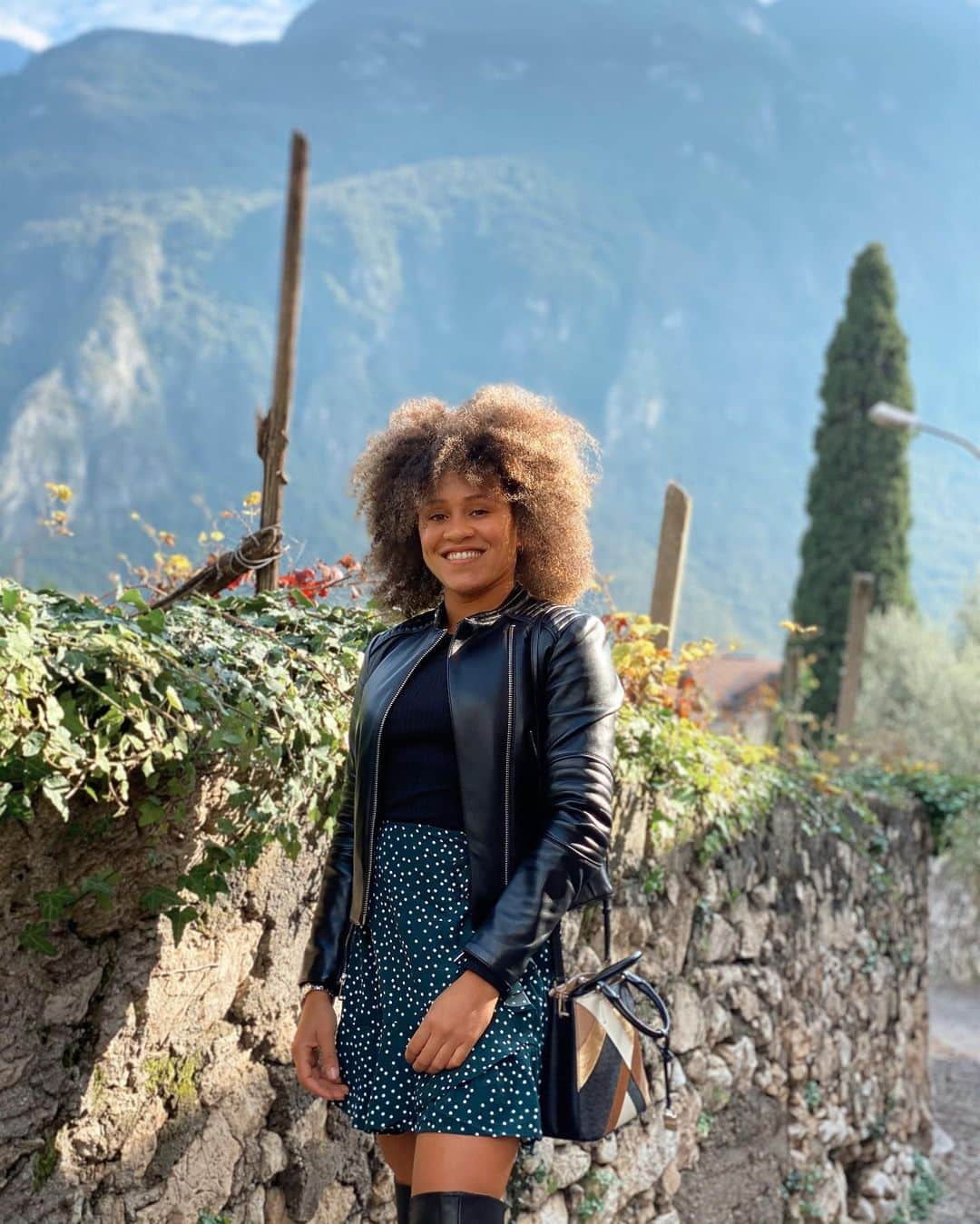 Johanelis HERRERA ABREUのインスタグラム：「Happy Sunday 🌞🌲🌳🌈 • • • #happysunday #sundayvibes #happymoments #happyday #nature #chillday #trentino #sundayfunday #moodygrams #riccia」