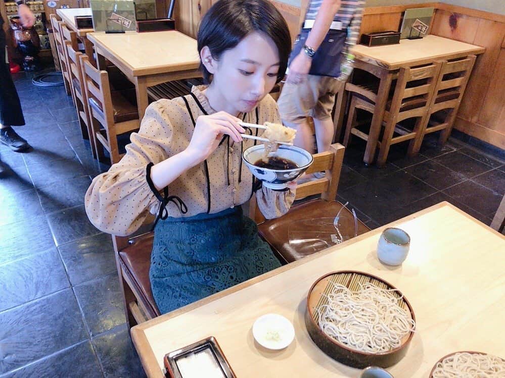 波瑠さんのインスタグラム写真 - (波瑠Instagram)「リモラブ第1話でマルゲリータさんとお別れしたお蕎麦屋さん。撮影で出していただいたお蕎麦が美味しすぎて完食いたしました。食べるのが早かったみたいでマネージャーK氏にびっくりされました。」10月18日 19時09分 - 06_haru_17