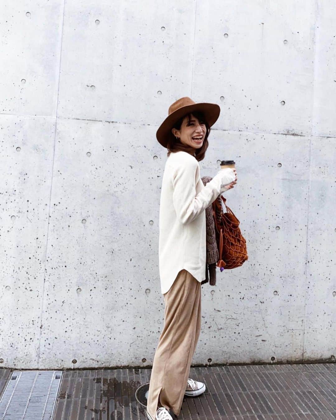 eiko kagamiのインスタグラム：「. . 昨日の廃人を挽回すべく、今日は家事と石巡り💎💭 . . . . . #coordinate  #fashion  #大人カジュアル #カジュアルコーデ #ボヘミアンスタイル #スニーカーコーデ」