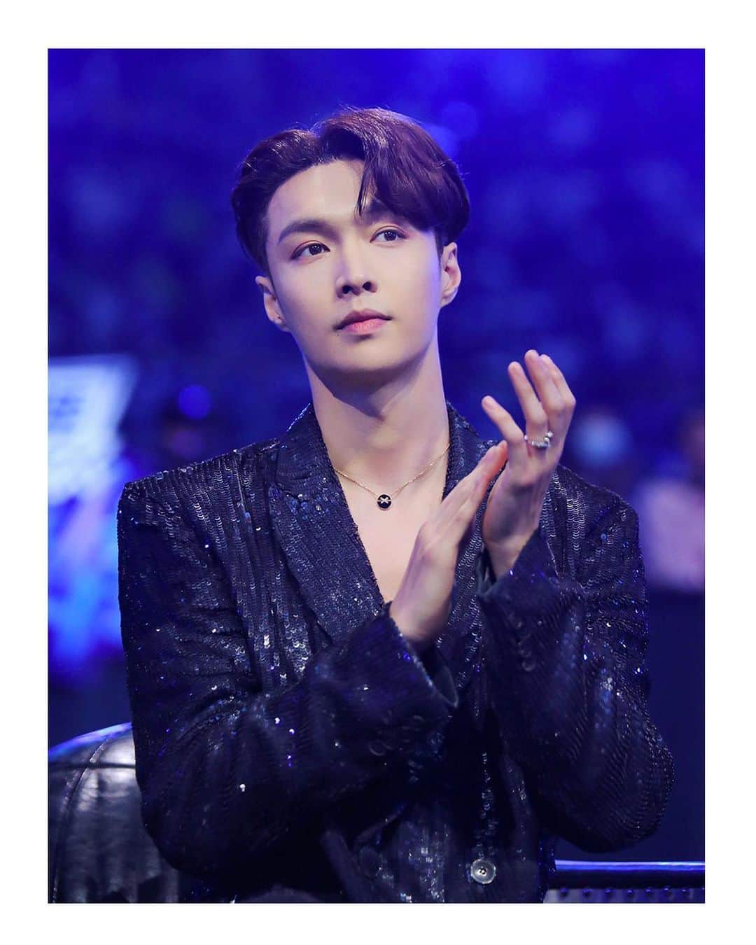 Valentinoさんのインスタグラム写真 - (ValentinoInstagram)「For the finale of “Street Dance of China,” Brand Ambassador @layzhang wore a blue sequin suit, which was the closing look from #ValentinoMenFW20.」10月18日 19時12分 - maisonvalentino
