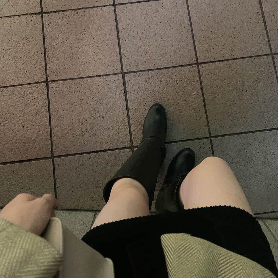 のインスタグラム：「. ロングブーツ秋冬いっぱい履こ🐏」