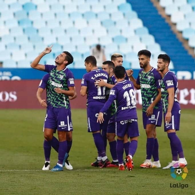 マラガCFさんのインスタグラム写真 - (マラガCFInstagram)「🤍💙⚽💪 Una victoria con #Compromiso y #Fe.  ¡10 puntazos ya en #LaLigaSmartbank!  #RealZaragozaMálaga⚽」10月19日 4時45分 - malagacf