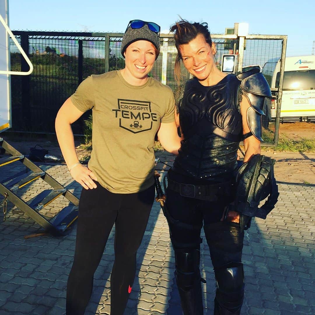 ミラ・ジョヴォヴィッチのインスタグラム：「Oh the memories from @monsterhuntermovie! This is my dear friend Natalie Mallue☺️ @eilatan_eullam . One of a few hundred elite, female army rangers. Women have only been allowed to qualify for the coveted Ranger tab for only 5 years or so. It was such an honor and privilege to interview her for months and be trained by her for this film! Natalie and her husband Ed Mallue @skip2mallue were both flown down to South Africa to train the actors and be military advisers for the movie. Without their input, this film would not be complete! Natalie and Ed both teach at @westpoint_usma and are going to welcome their second baby into the world soon! I love them so much! Their friendship is a testament to how much I loved making this film, because not only did I make a movie that will be so fun and exciting for you all to watch, but I also had a chance to make new friends that I cherish so much! There’s really nothing better in life. I get all choked up thinking about it.😭😭😭🥳#rangersleadtheway #westpointmilitaryacademy #monsterhuntermovie #monsterhunterworld #friendsforlife」