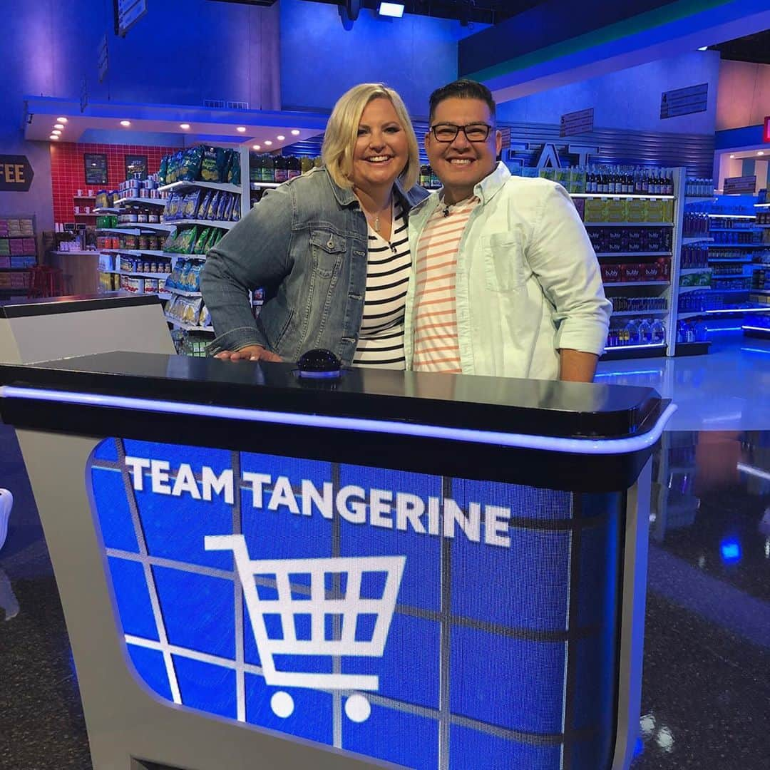 レスリー・ジョーンズさんのインスタグラム写真 - (レスリー・ジョーンズInstagram)「Here are your first contestants taking on the Big Sweep tonight - May the best team win!! 🛒 #SupermarketSweep @supermarketsweepabc」10月19日 5時03分 - lesdogggg