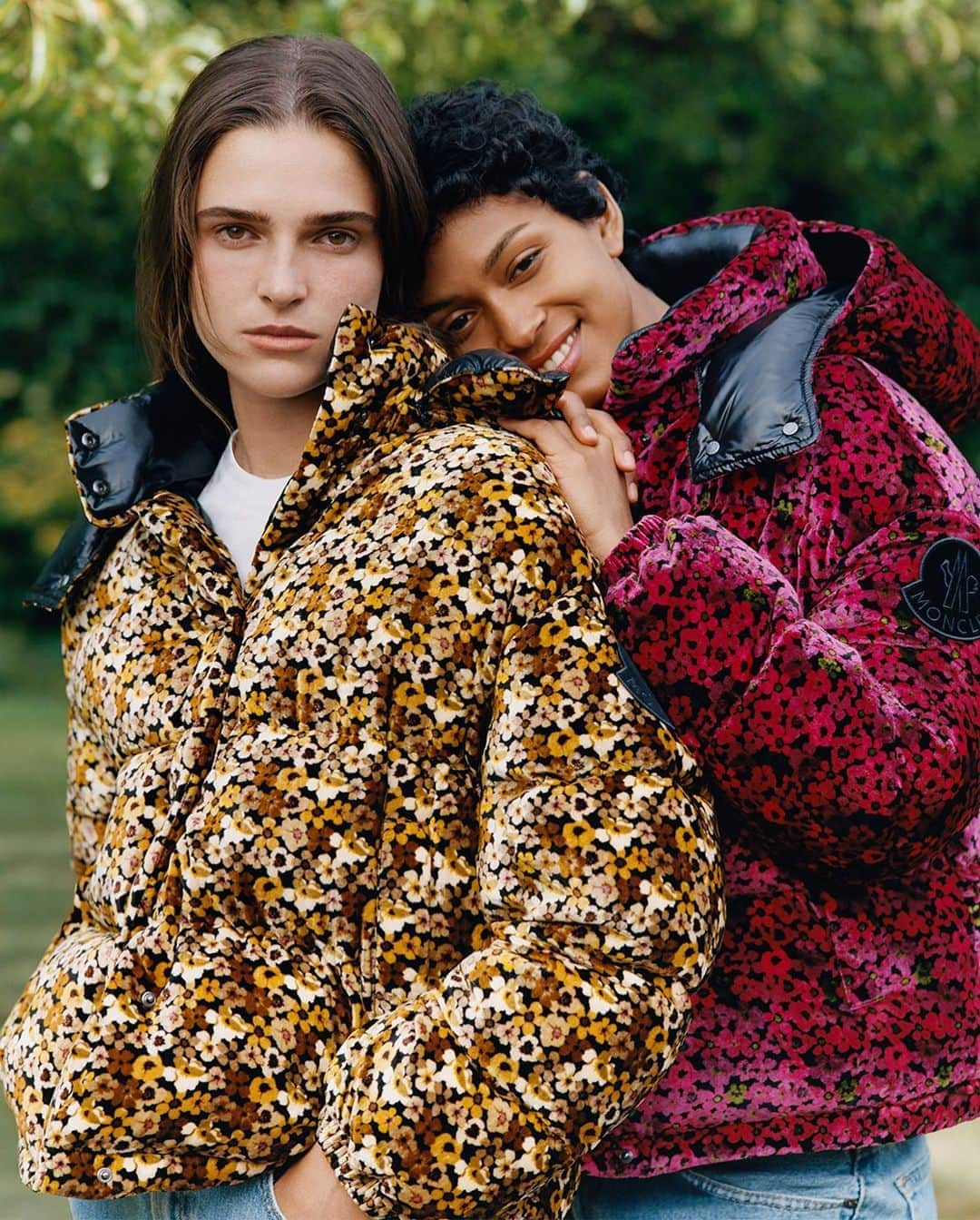 モンクレールさんのインスタグラム写真 - (モンクレールInstagram)「Our true colors.  Not your garden variety outerwear, the prints used across these Daos jackets are resplendent in shades of fuchsia and ochre. Delicate as they appear, these everlasting blooms stay vibrant even in the chilliest of conditions and pack a statement-making punch.   Photography @OliverHadleePearch  #MonclerVoices」10月19日 5時06分 - moncler