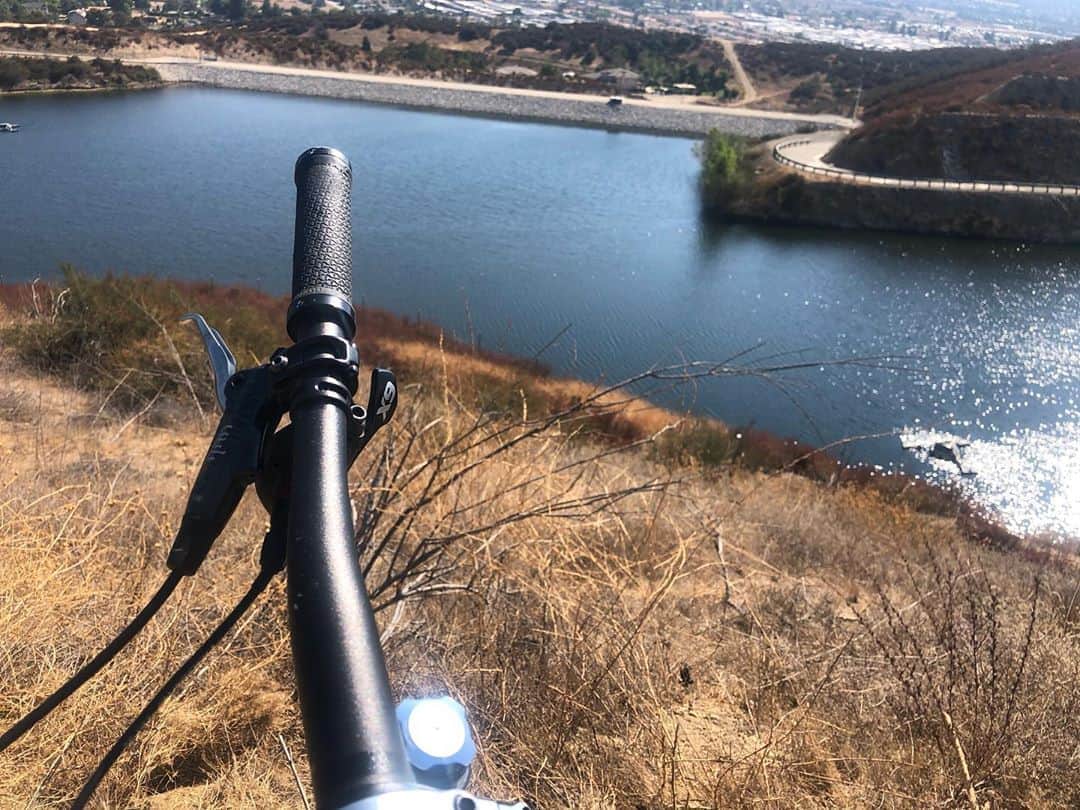 Brent Ehrlerさんのインスタグラム写真 - (Brent EhrlerInstagram)「I know where my first cast is going to be. Riding deep on the @iamspecialized_mtb to find some backcountry waters.」10月19日 5時25分 - brentehrlerfishing