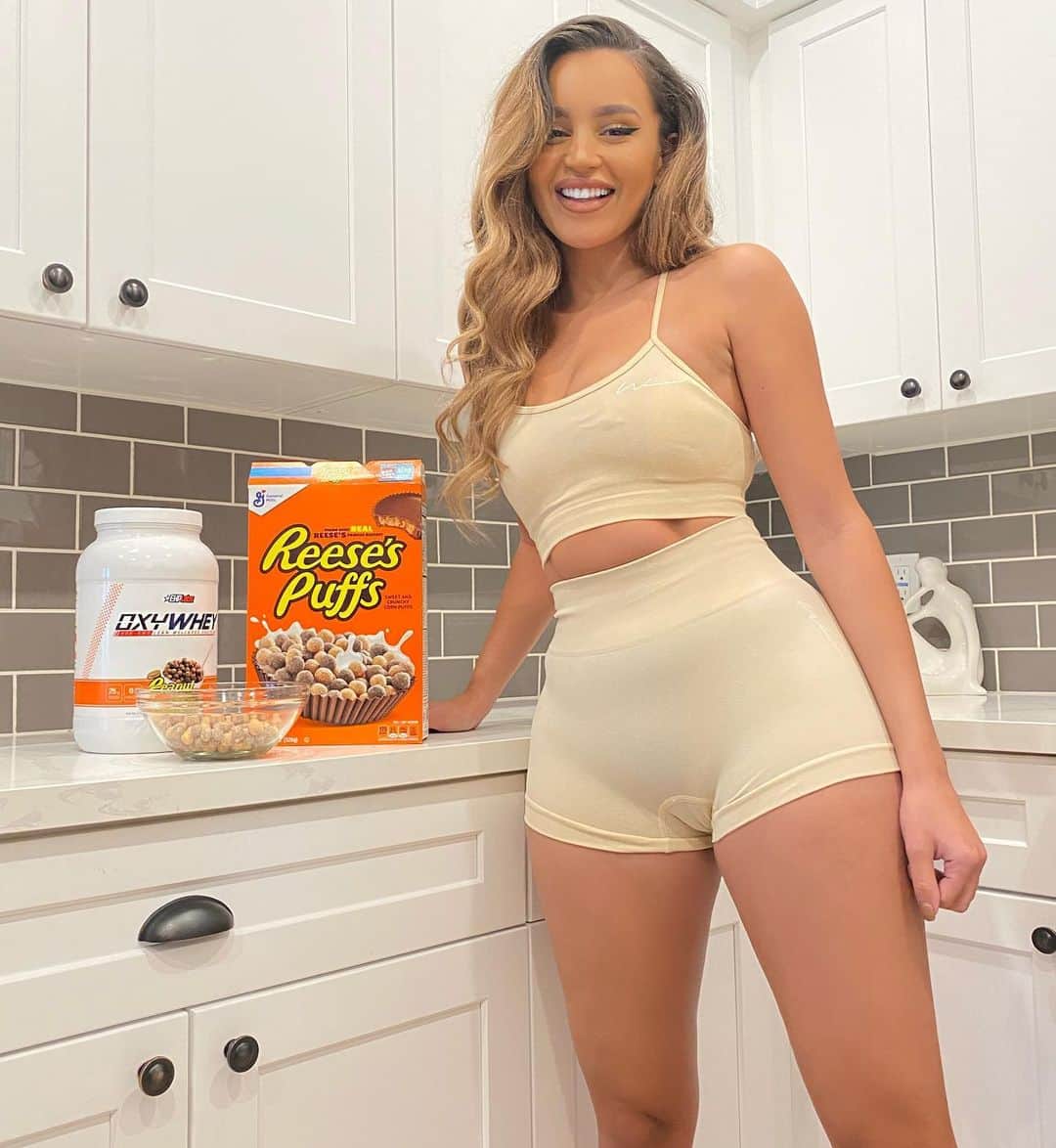Val Mercadoのインスタグラム：「I’m a sucker for cereal! @ehplabs peanut butter oxyshred makes everyday feel like cheat day 🧡 no sugar added and tons of probiotics and vitamins which are good for gut health, hair, skin, nails, inflammation and weight loss. It’s a YES from me 🧡🧡use code VAL10 for discount」