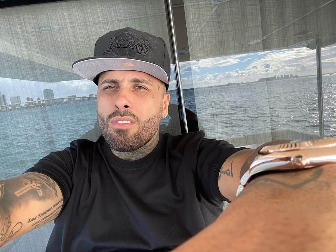 NICKY JAMさんのインスタグラム写真 - (NICKY JAMInstagram)「Baje 30lbs.  Se siente cabron」10月19日 5時42分 - nickyjam