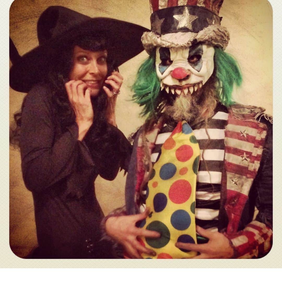 ロブ・ゾンビのインスタグラム：「Halloween 2013. 🎃 Backstage at @jimmykimmellive before hitting the stage. #robzombie #sherimoonzombie #jimmykimmellive #halloween」