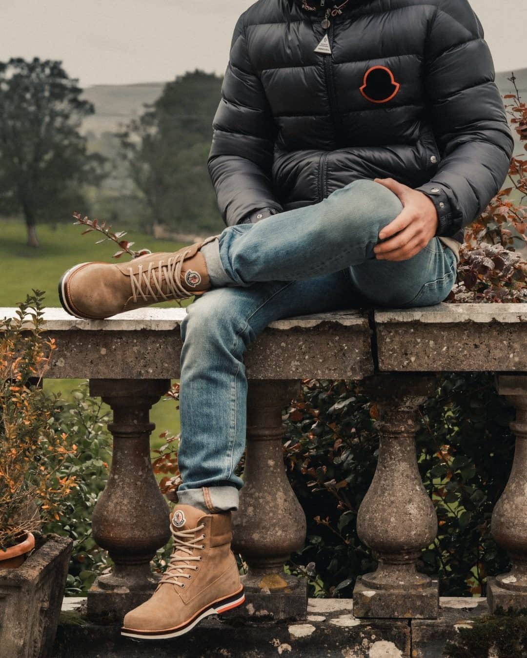 MR PORTERのインスタグラム：「It's finally cold enough to layer up - and we're not mad about it. Head to the link in bio to discover all of our new seasonal arrivals - from boots and knits to practical puffers. #MRPORTERontheroad」